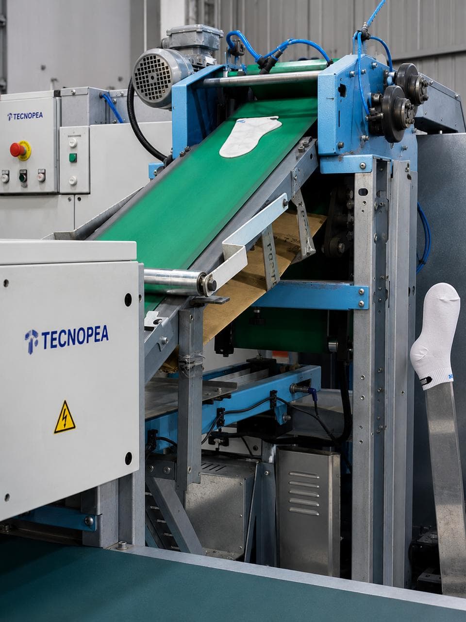 Máquina Tecnopea de planchado y empaquetado de medias